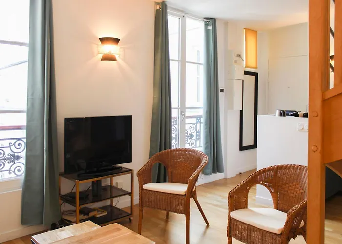 Cozy Duplex In The Heart Of The Marais 3rd